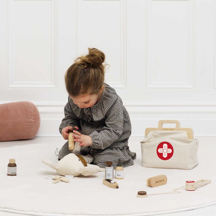 Alternative view of 10 Piece Animal Vet Pretend Play Set