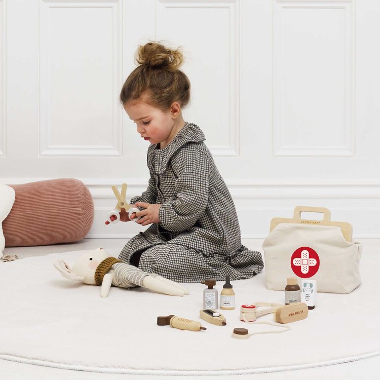 10 Piece Animal Vet Pretend Play Set - Image 3