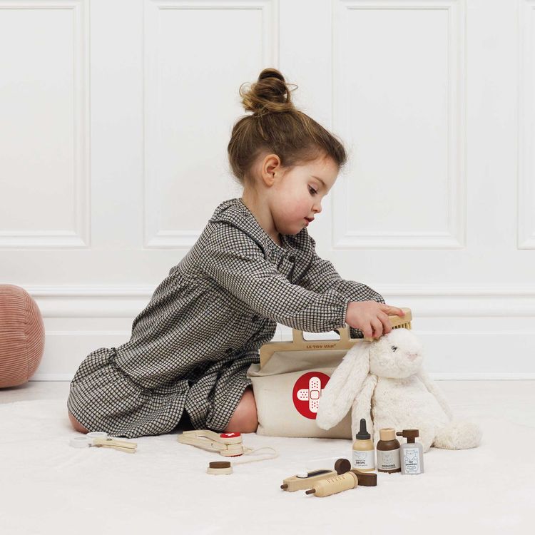 10 Piece Animal Vet Pretend Play Set - Image 6