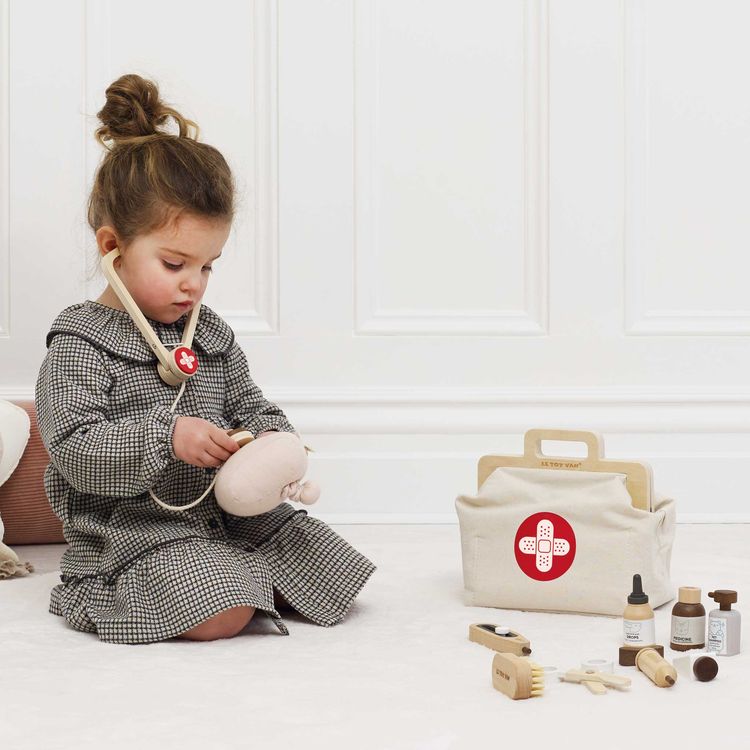 10 Piece Animal Vet Pretend Play Set - Image 7
