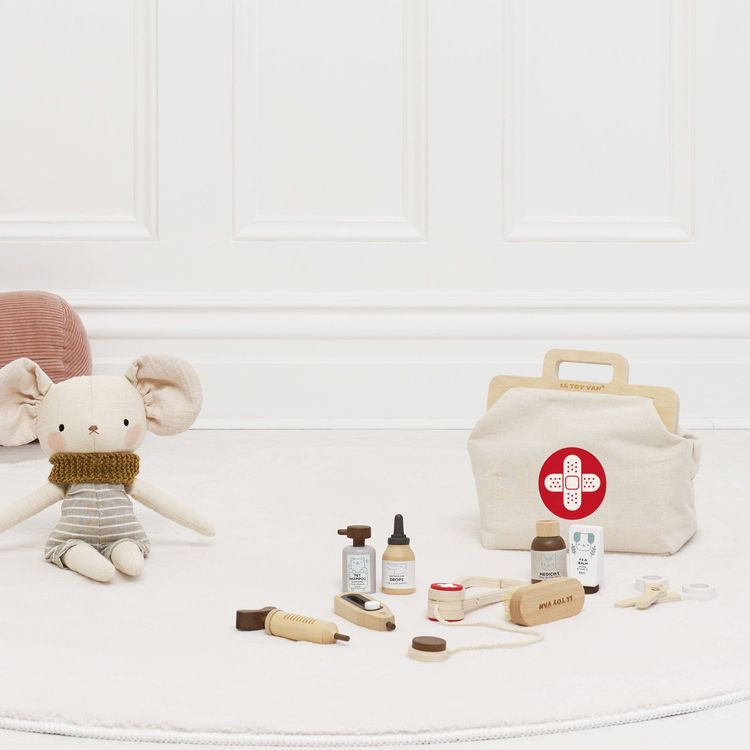 10 Piece Animal Vet Pretend Play Set - Image 8