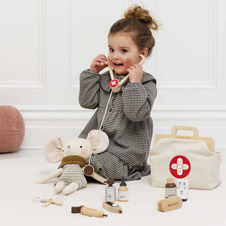 10 Piece Animal Vet Pretend Play Set - Image 10