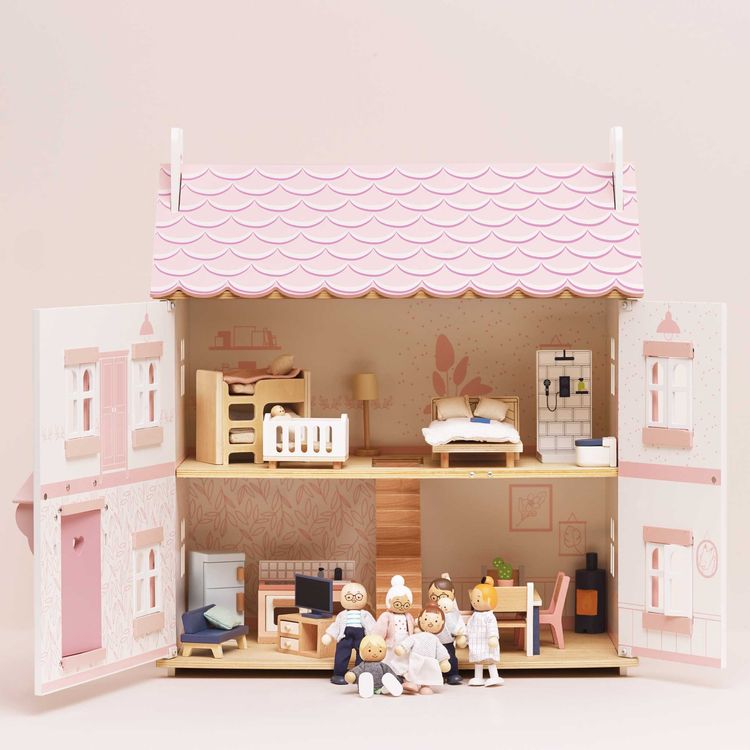 7 Piece Dollhouse Family Wooden Dolls - Image 4