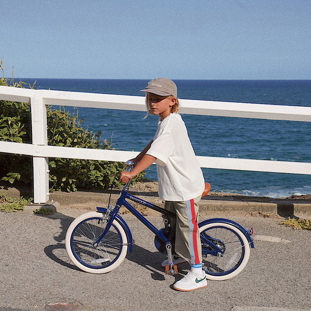 Banwood 14" Classic Bike - Navy - Image 2