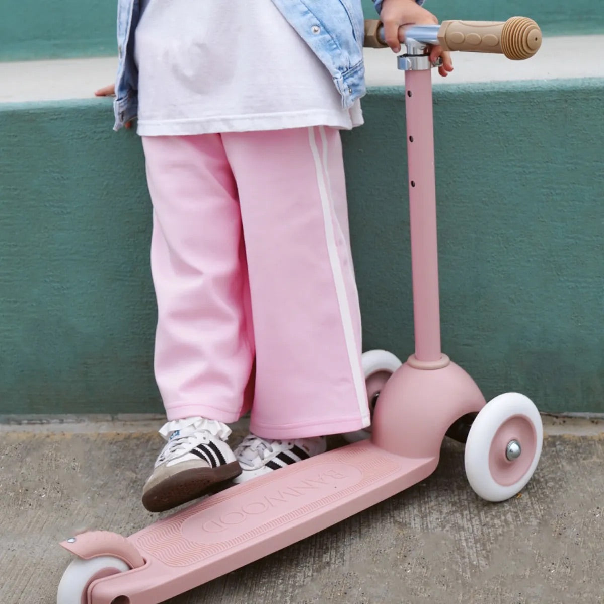 Banwood Eco Scooter - Dusty Rose - Image 3