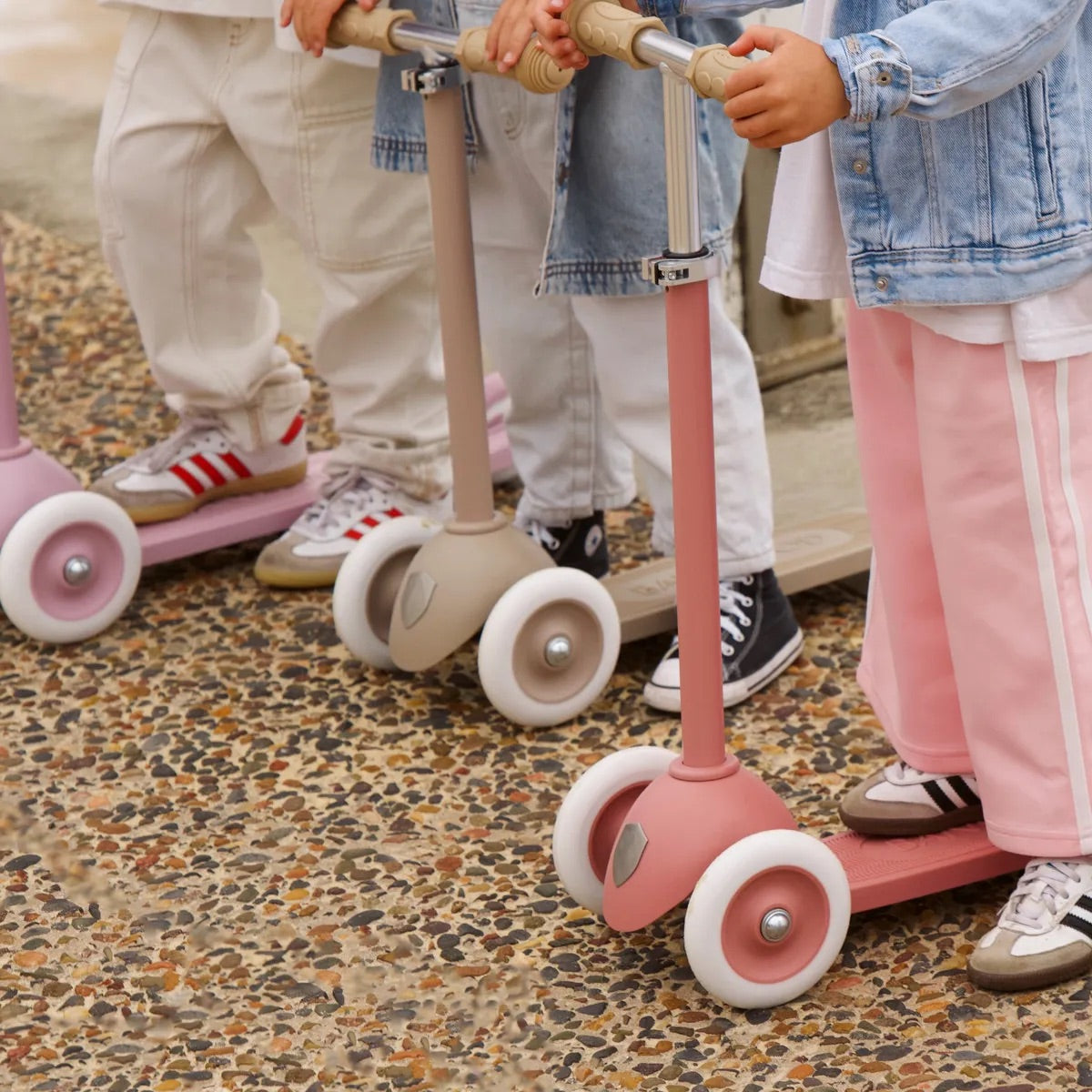Banwood Eco Scooter - Raspberry - Image 3