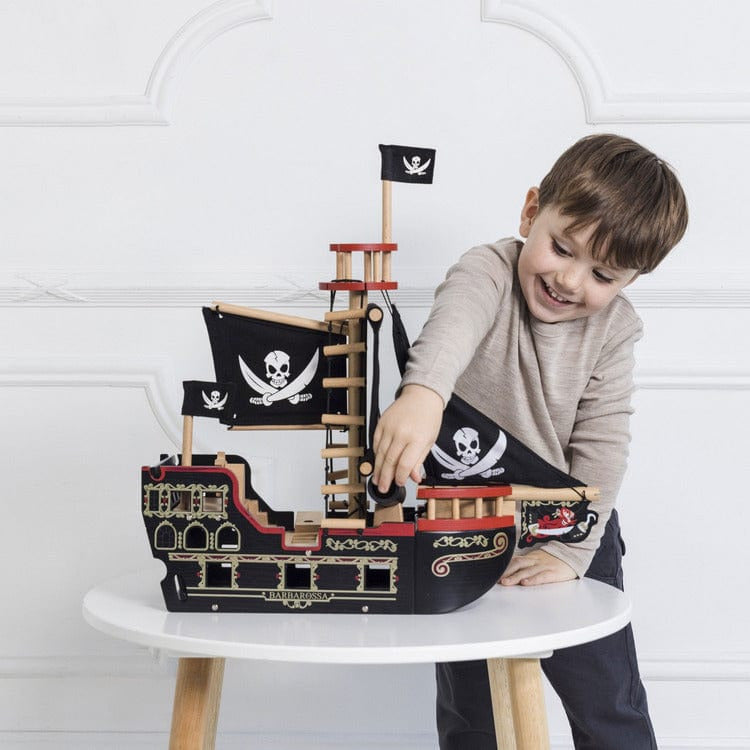 Alternative view of Barbarossa Pirate Ship & Characters