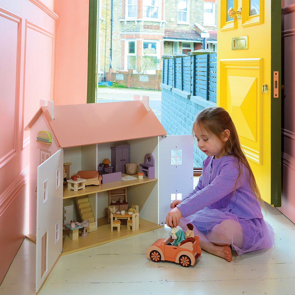 Alternative view of Clover Dollhouse