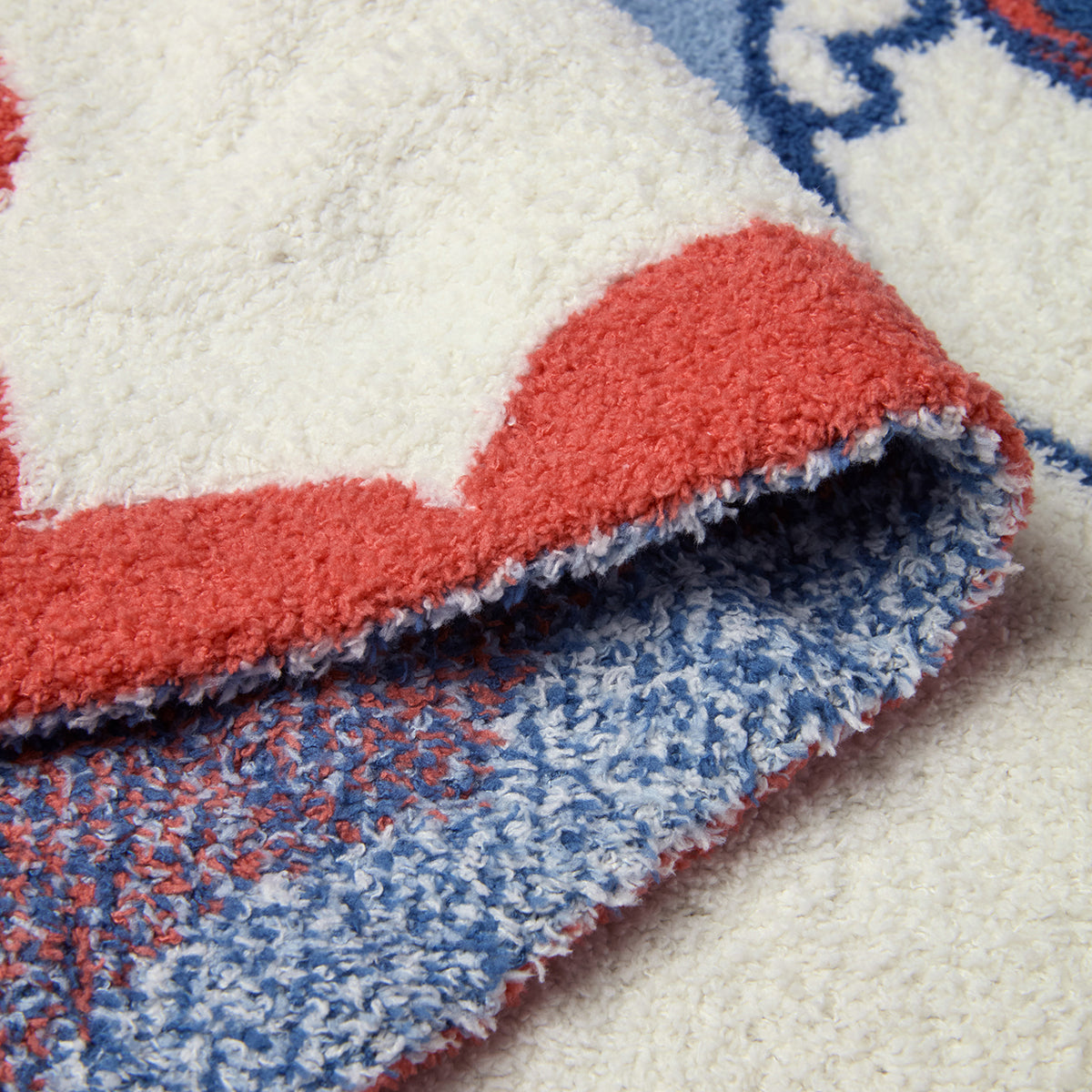 Alternative view of CozyChic Disney Minnie Love Stroller Blanket