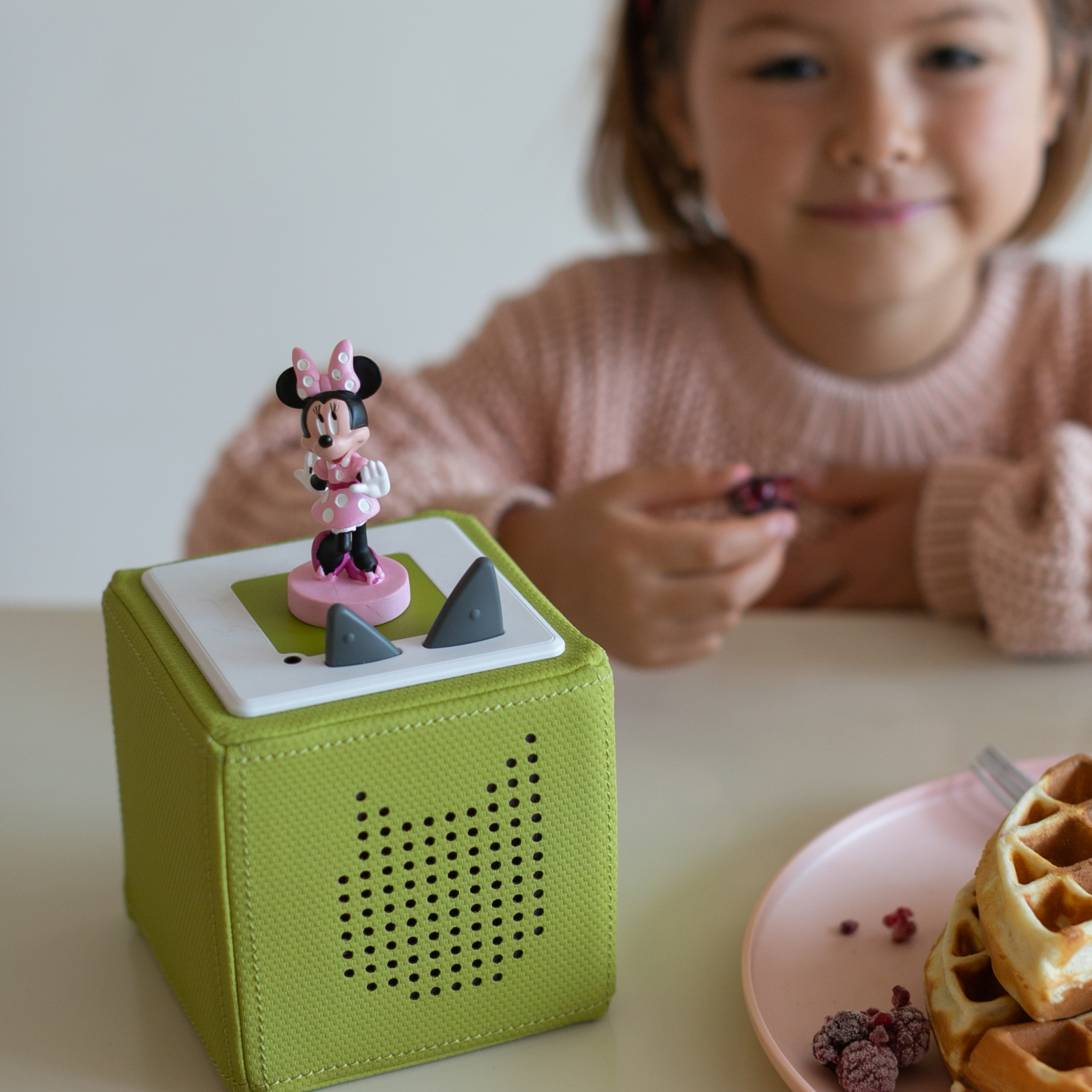 Alternative view of Disney Minnie Mouse Tonie