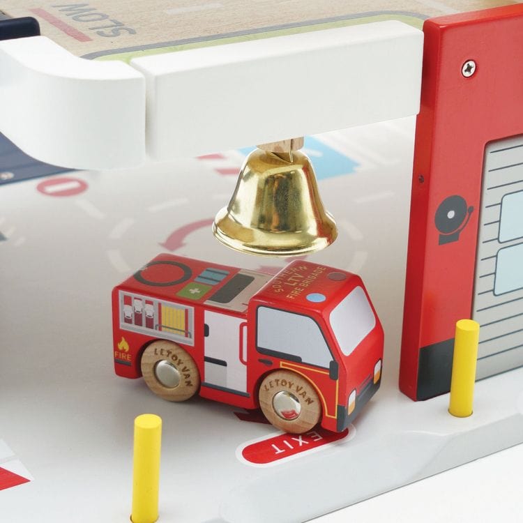 Fire & Rescue Wooden Garage - Image 4