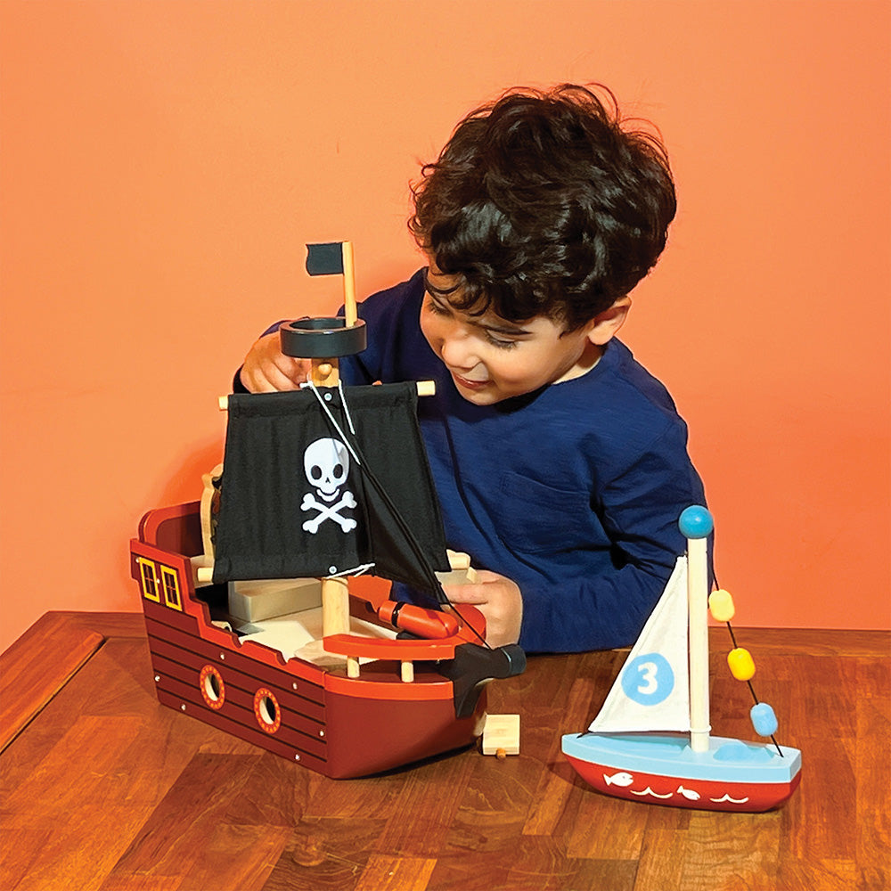 Alternative view of Fishbones Pirate Ship