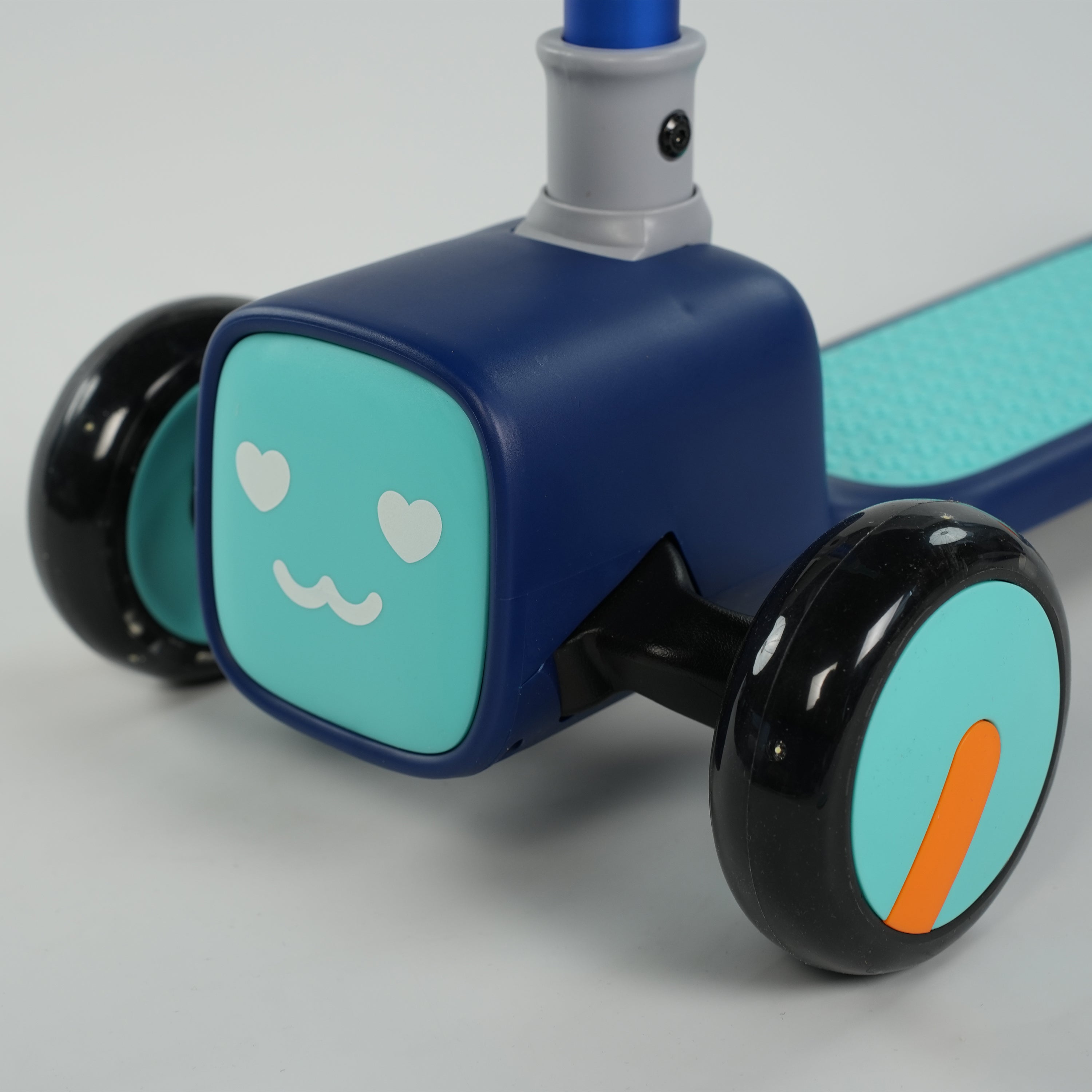 Freddo Poker Face Scooter - Blue - Image 4