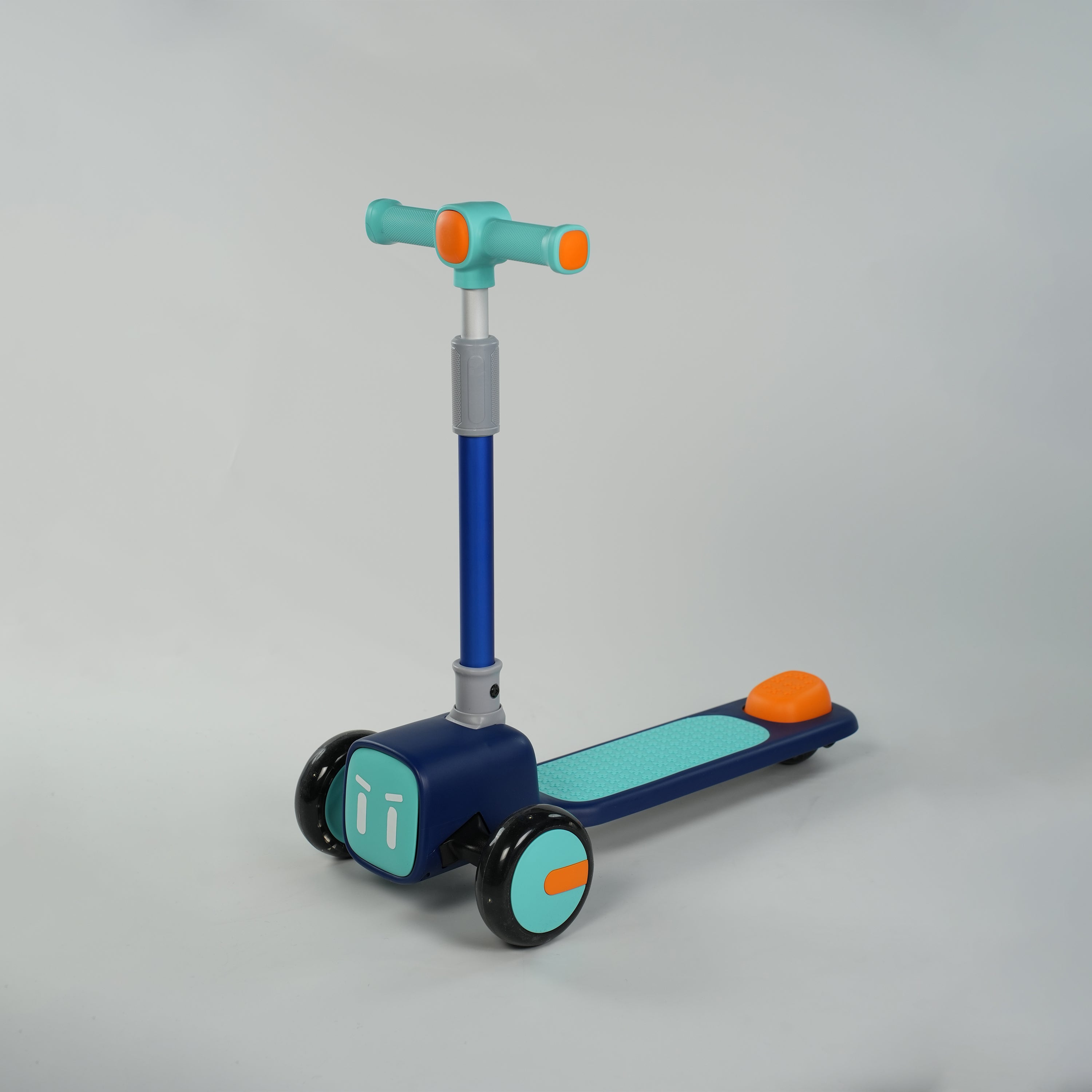 Freddo Poker Face Scooter - Blue - Image 5
