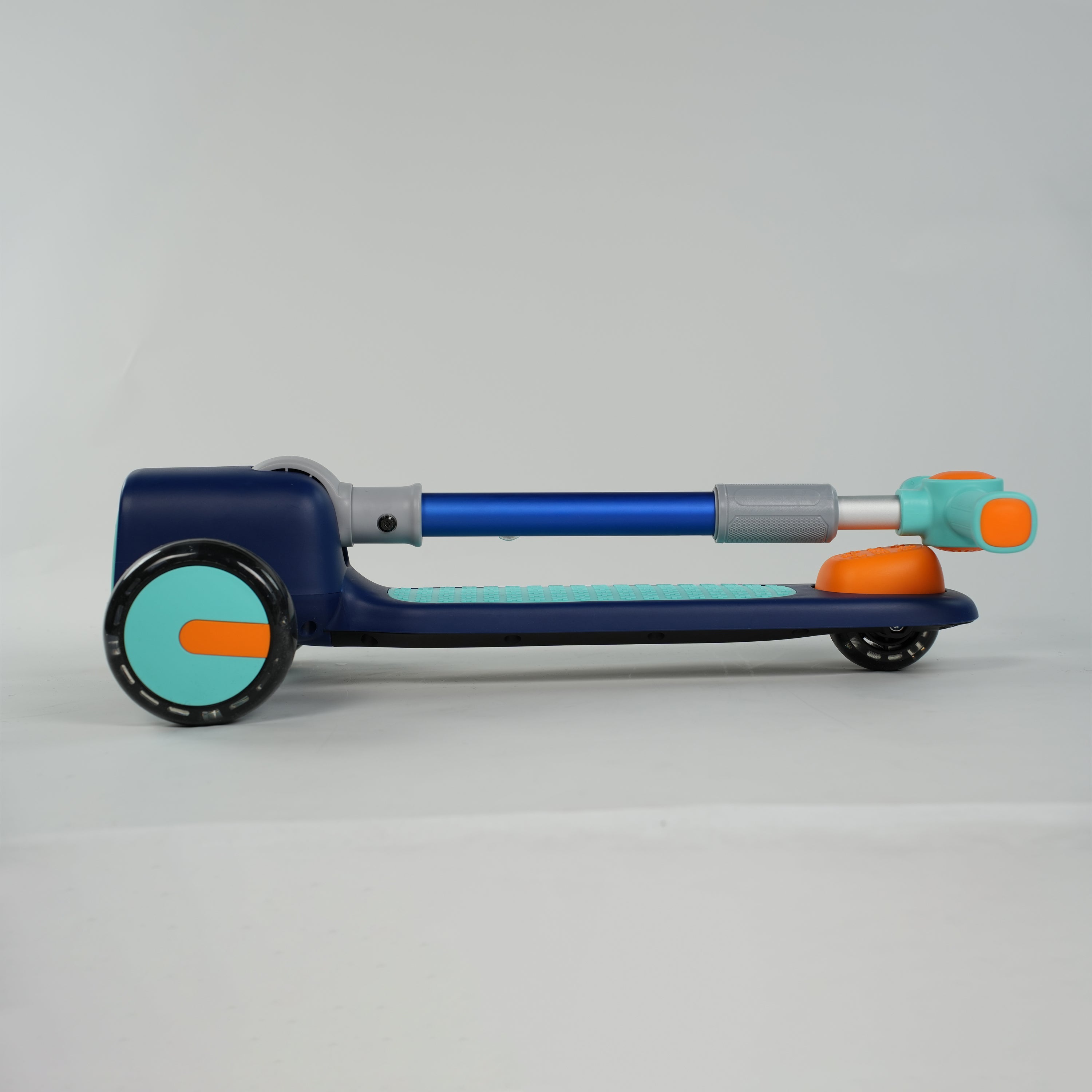Freddo Poker Face Scooter - Blue - Image 10