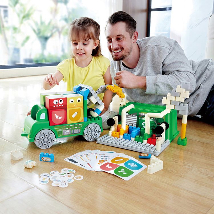 Alternative view of Garbage Sorting Truck
