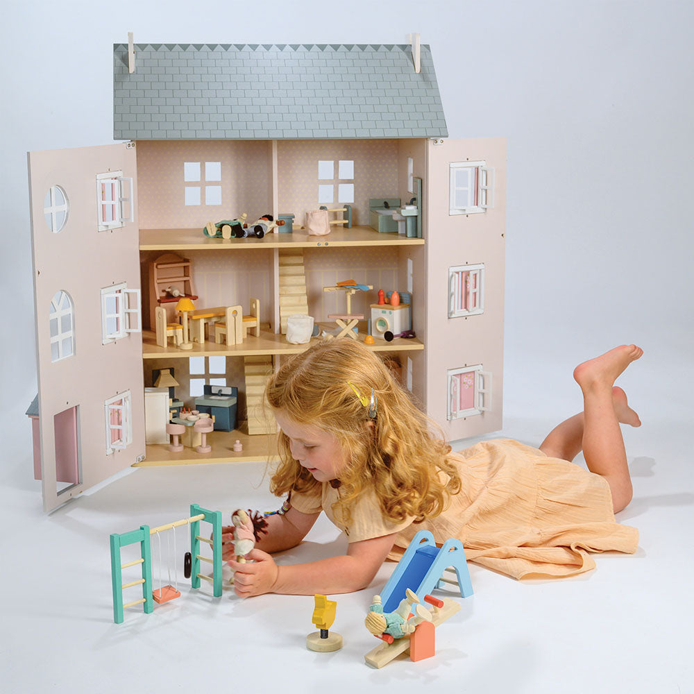 Alternative view of Heather Hall Dollhouse