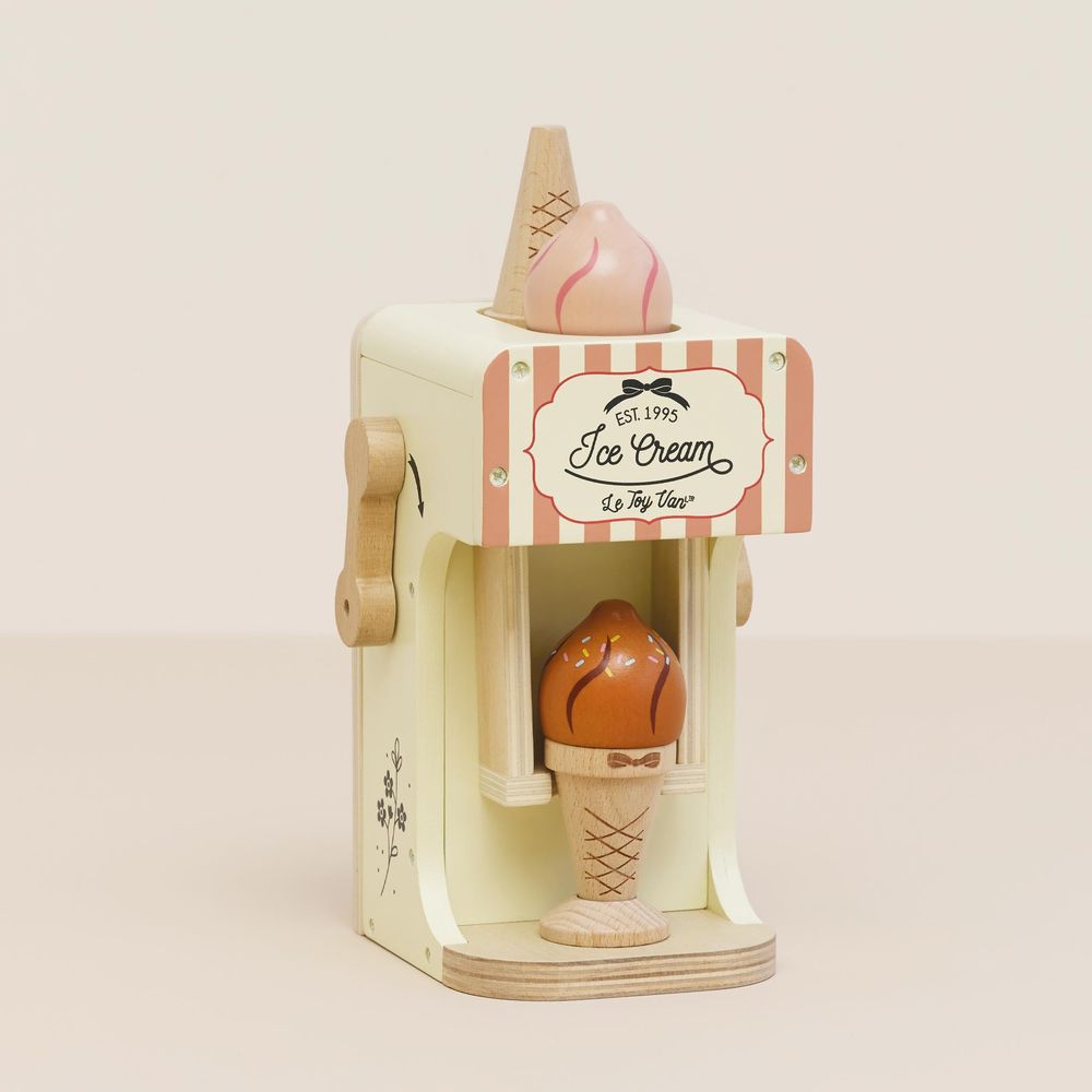 Alternative view of Ice Cream Machine & Play Food Cones