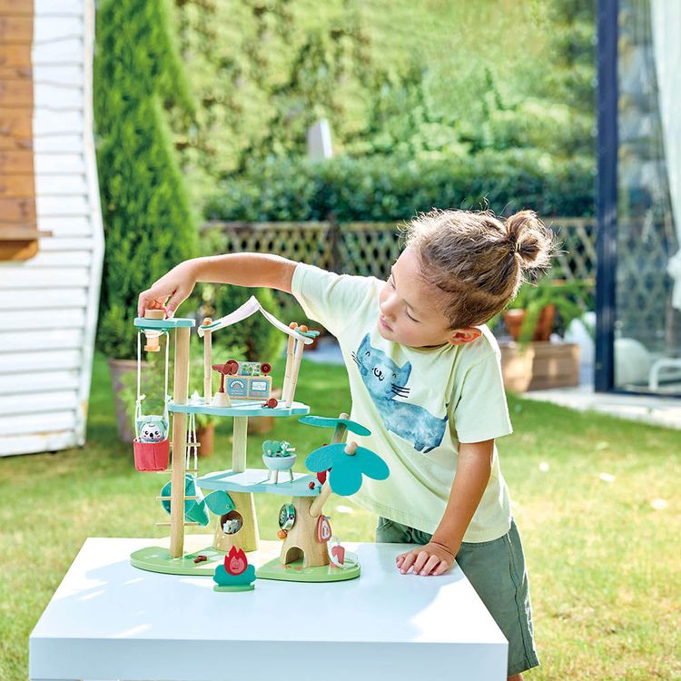 Alternative view of Kiki's Treehouse Headquarters