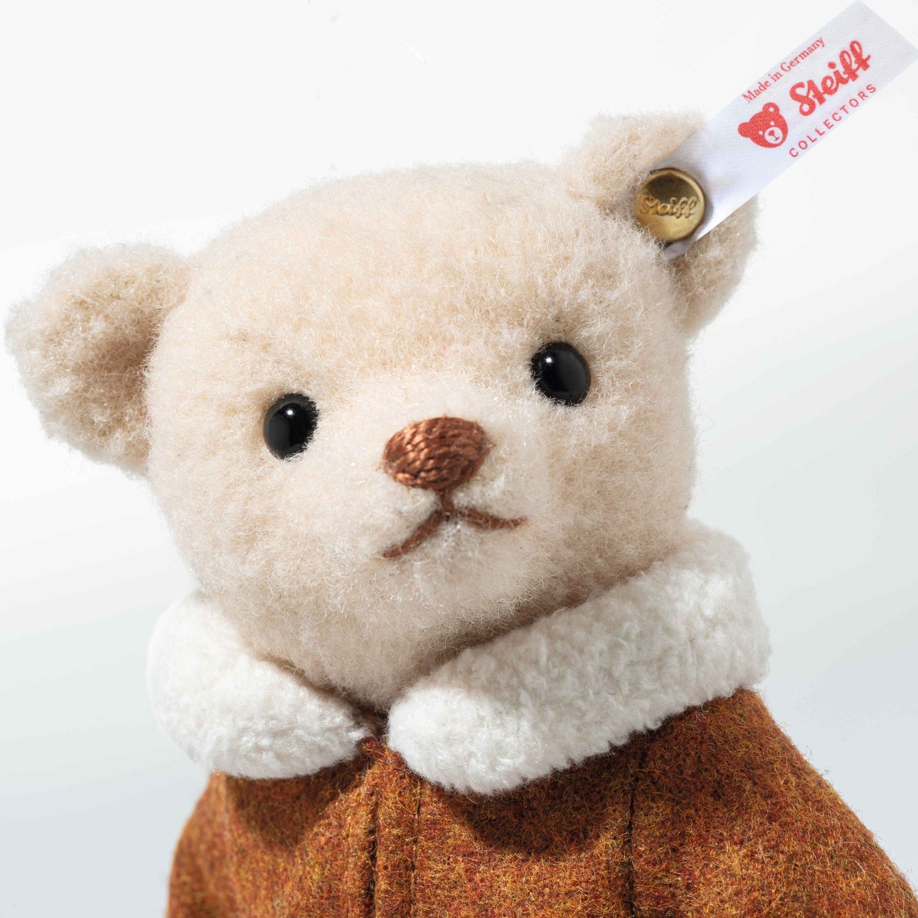 Alternative view of Limited Edition Mama Teddy Bear and Cub Plush on the Holly Express