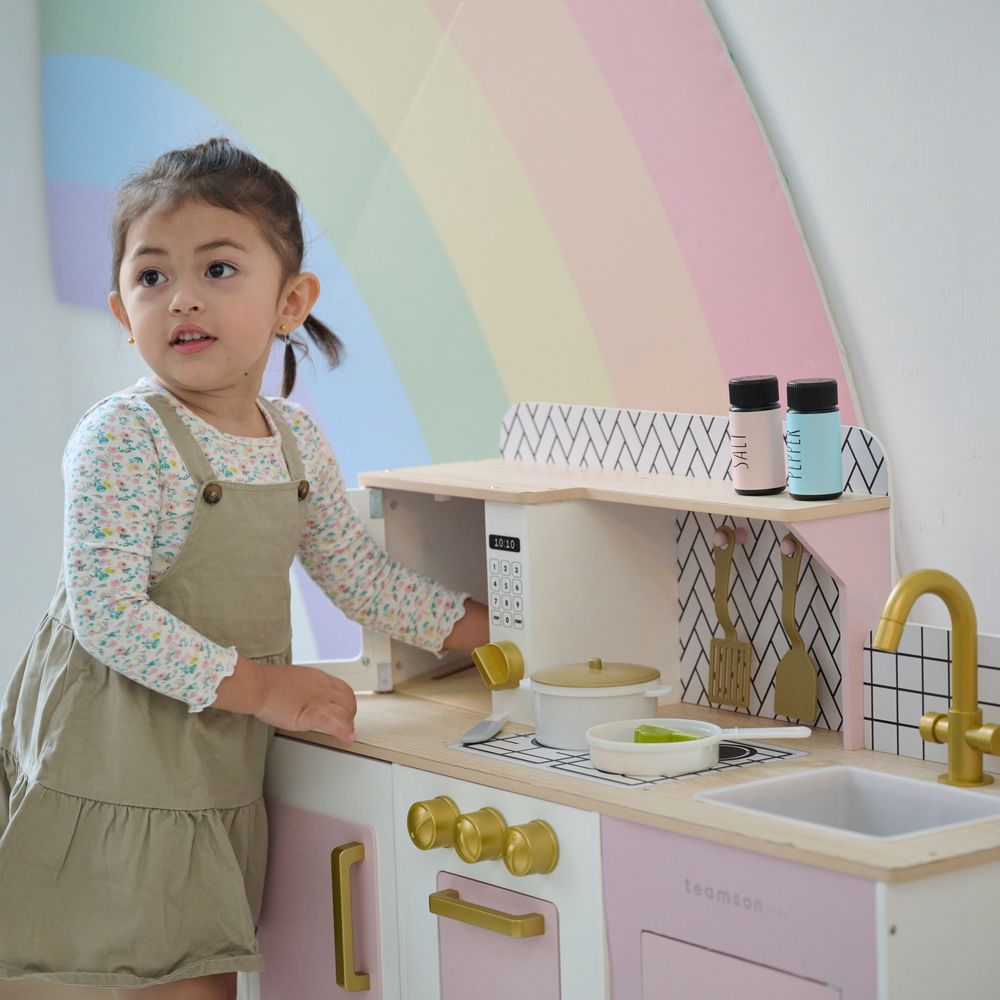 Little Chef Hampton Wooden Play Kitchen with Ice Dispenser & Sink - Pink - Image 5