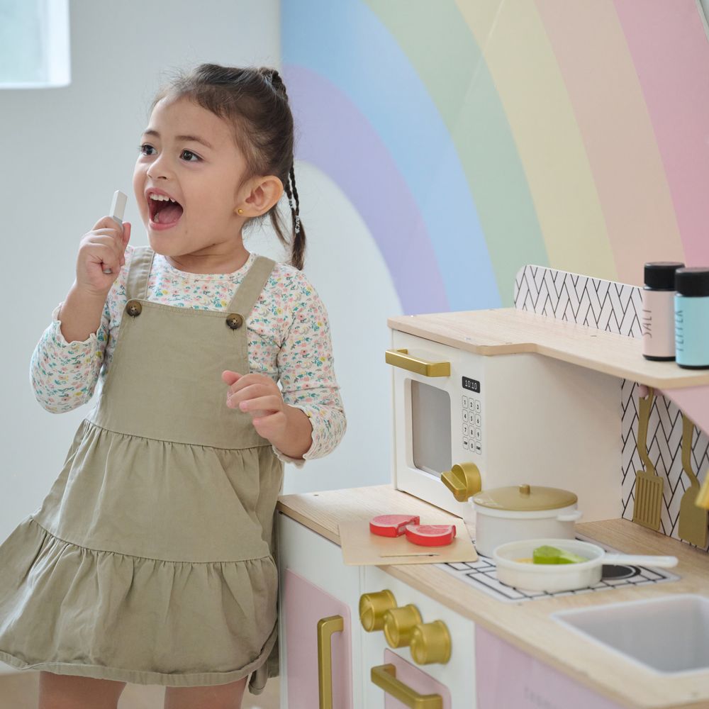 Little Chef Hampton Wooden Play Kitchen with Ice Dispenser & Sink - Pink - Image 7