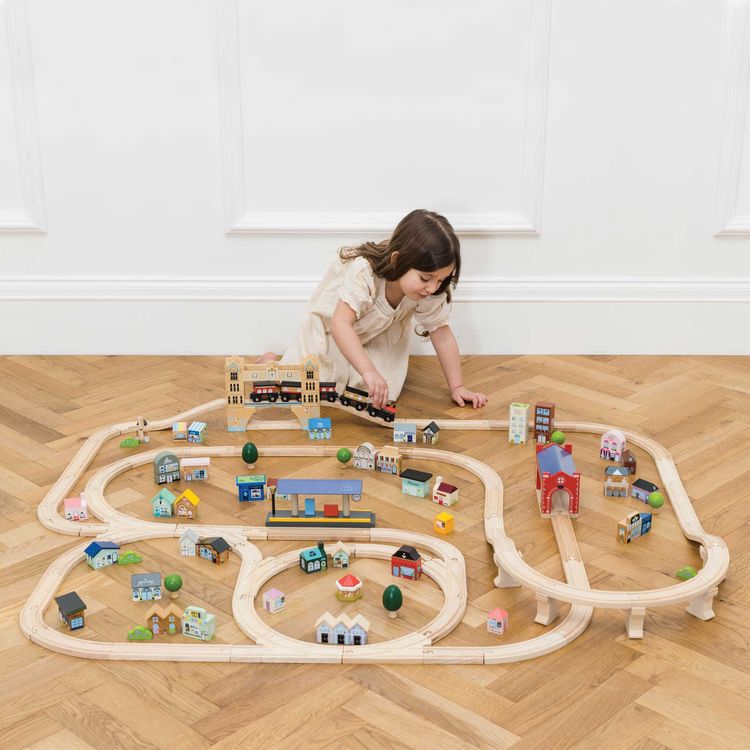 Alternative view of London Wood Train Set – 120 Pieces