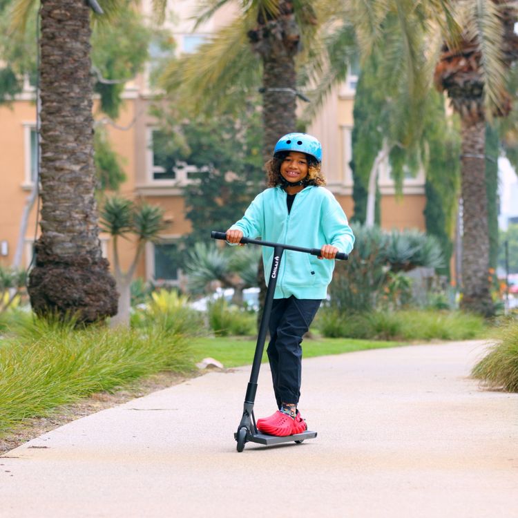 Alternative view of Micro Chilli Zeppelin Pro Scooter - Black/Grey