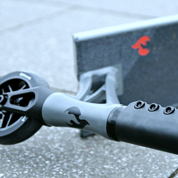 Micro Chilli Zeppelin Pro Scooter - Black/Grey - Image 4