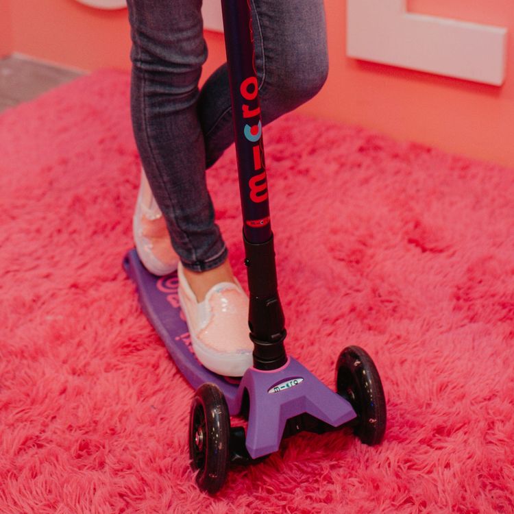 Micro Maxi Foldable LED Scooter - Purple - Image 4