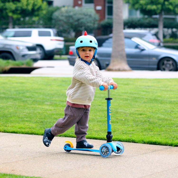 Micro Mini Foldable LED Scooter - Ocean Blue - Image 3