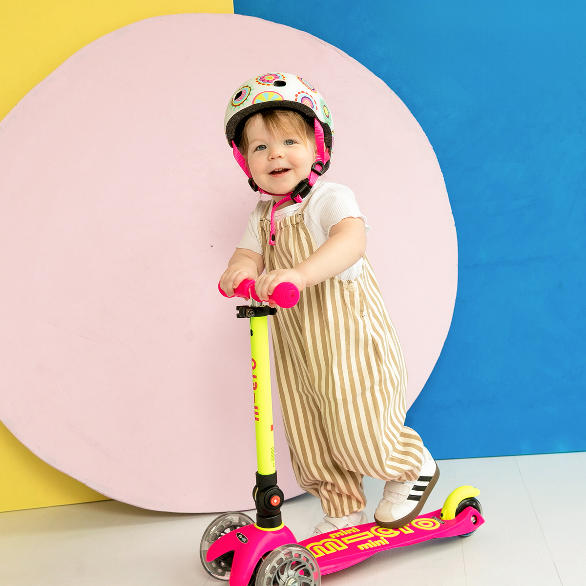 Alternative view of Mini Deluxe Foldable LED Scooter - Neon Flamingo Pink/Yellow