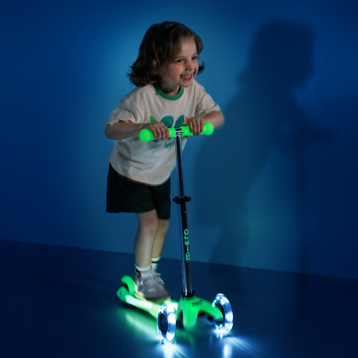 Mini Deluxe Glow LED Plus Scooter - Icy Lime - Image 3