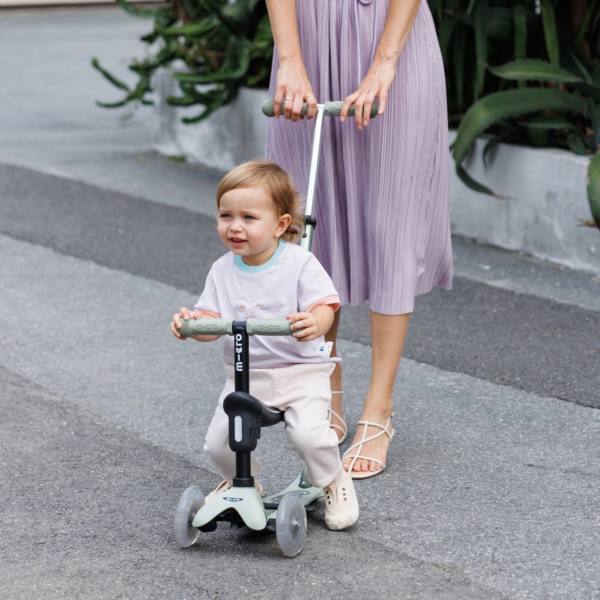 Alternative view of Mini Deluxe Rock & Go LED Scooter - Olive Sage