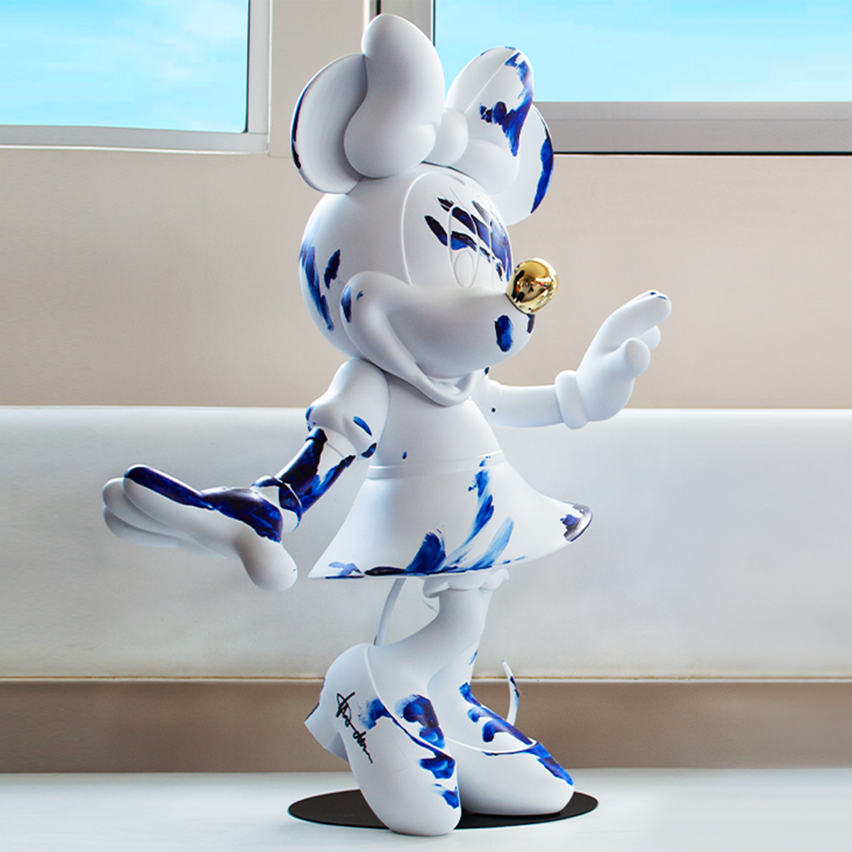 Alternative view of Minnie Mouse Figure White & Blue Limited Edition - 24.4"