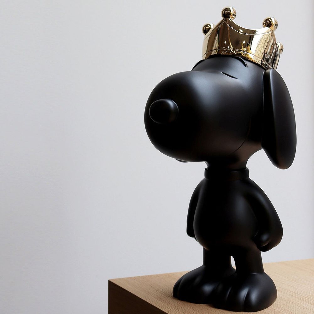 Snoopy with Crown 12" Figurine - Black & Gold - Image 4