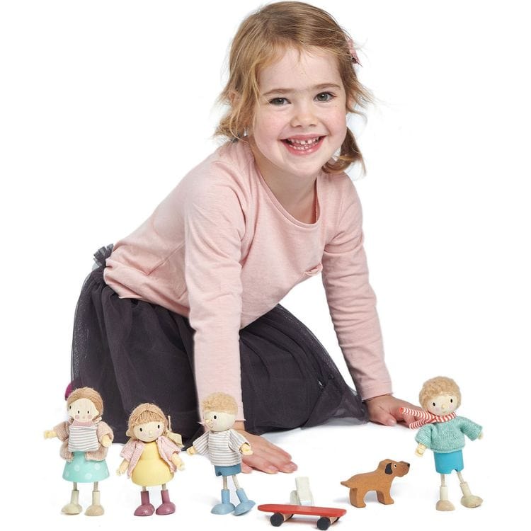 The Goodwood Family Wooden Dolls - Image 3