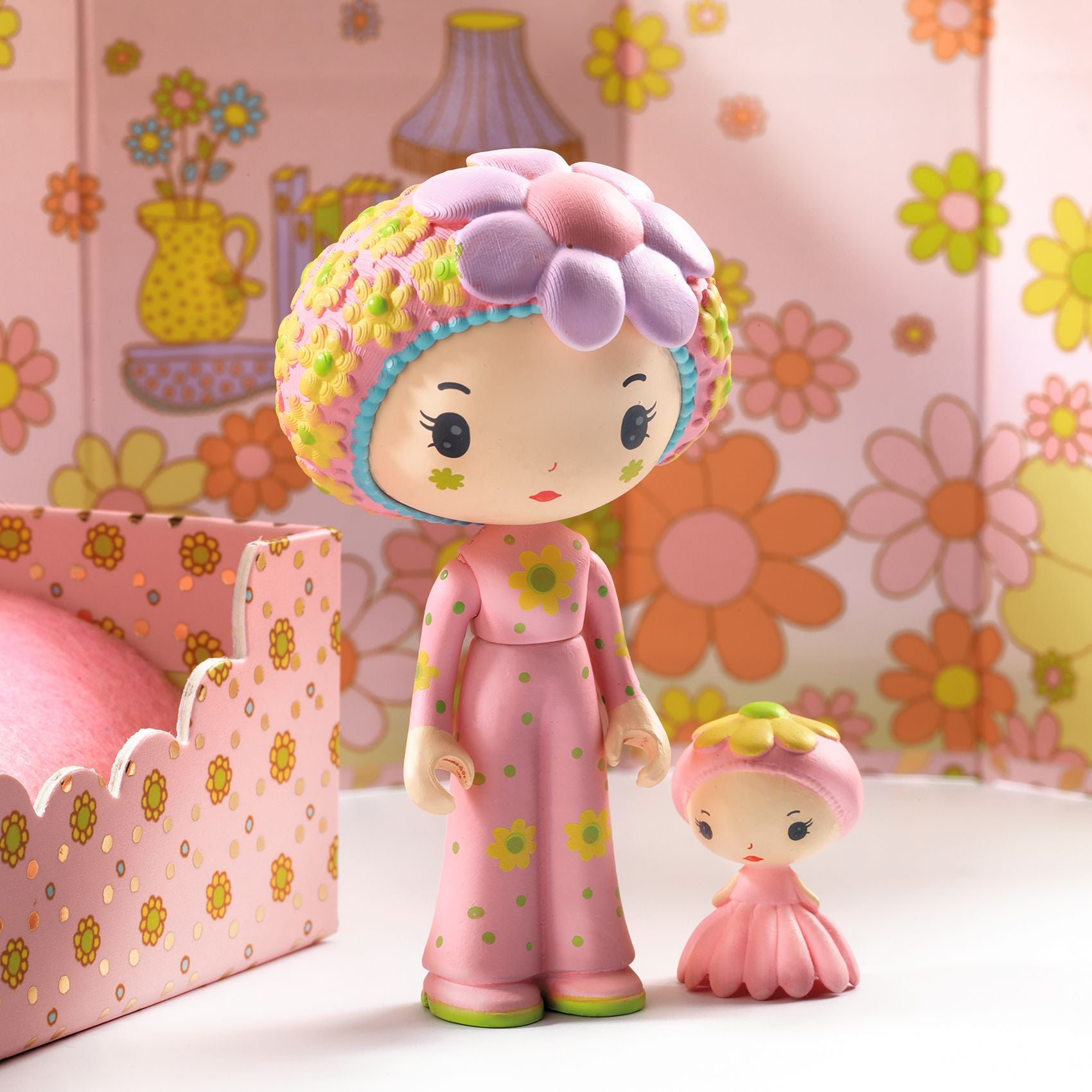 Alternative view of Tinyly Rose Tinyroom with Figurines