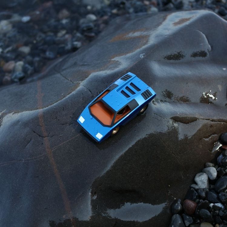Alternative view of UFO Leonessa Car - Blue