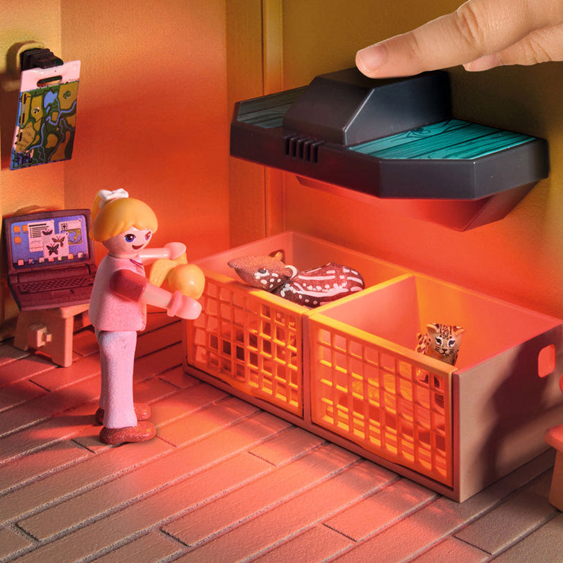 Wiltopia Animal Care Station Playset - Image 5
