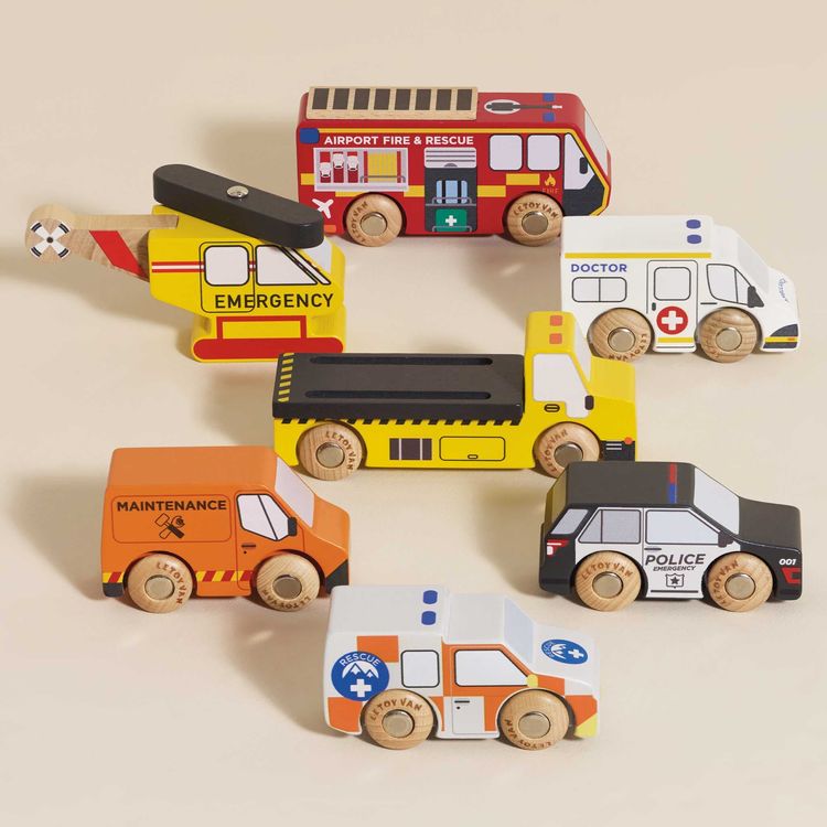 Wooden Set of 7 Emergency Vehicles - Image 3