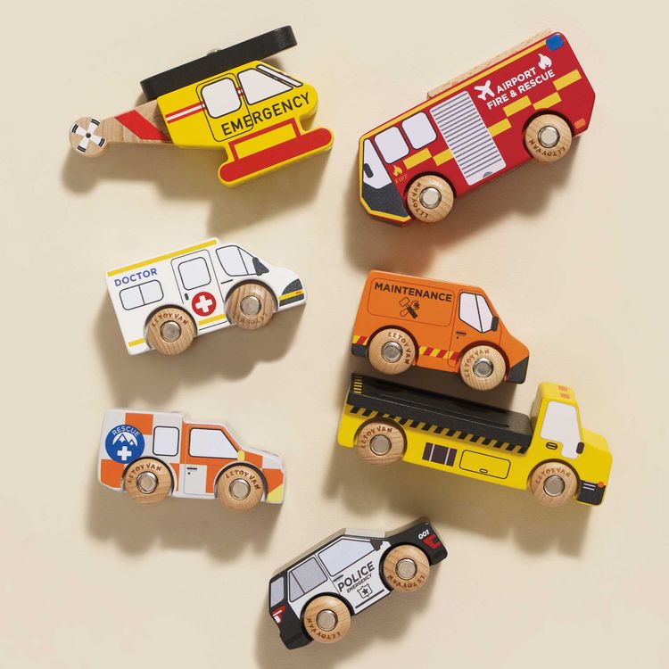 Wooden Set of 7 Emergency Vehicles - Image 6